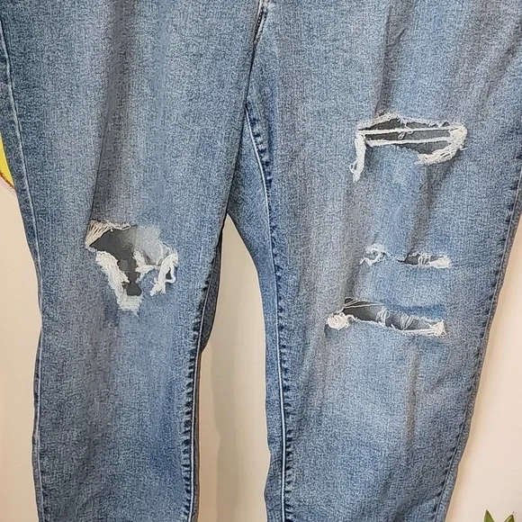 Levis - High Waisted Mom Jeans, Distressed, Blue Denim​​​​​​ - Picture 4 of 14